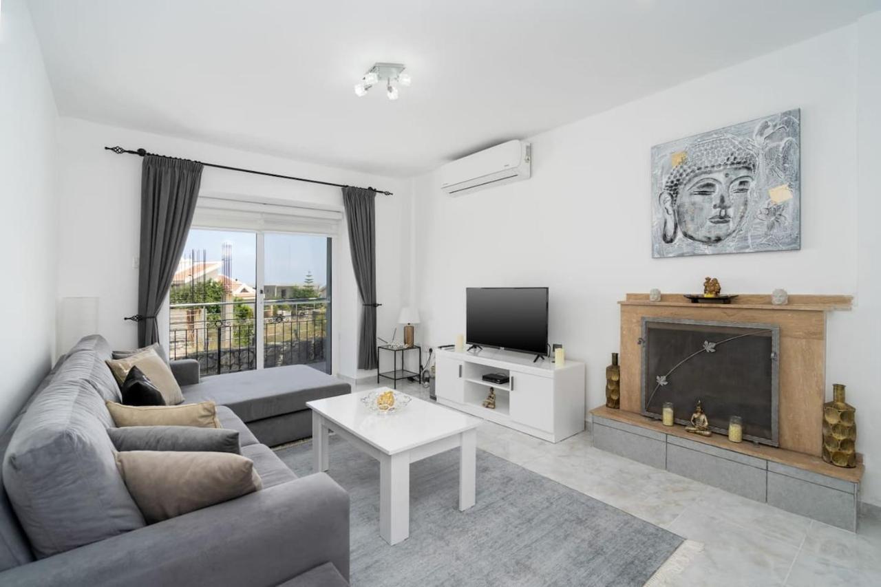 Villa Blue Kirenia Zewnętrze zdjęcie